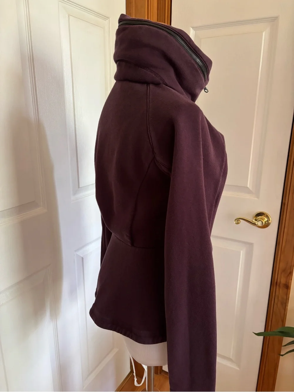 Lululemon &go Destination Hoodie Black Cherry size 4 - Picture 4 of 12